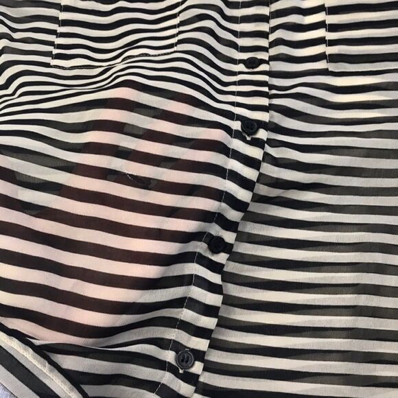 Woman’s sheer blouse - Picture 3 of 3